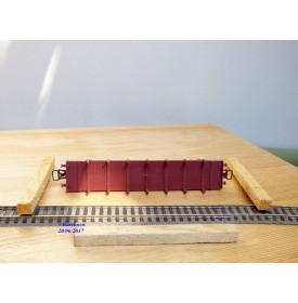 JOUEF 655000, wagon plat  à ranchers  à 2 bogies type  Ro2yw  chargé de poutres   SNCF  neuf   BO