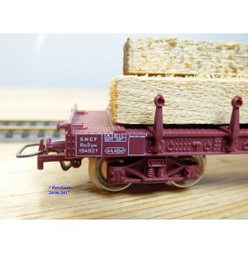 JOUEF 655000, wagon plat  à ranchers  à 2 bogies type  Ro2yw  chargé de poutres   SNCF  neuf   BO