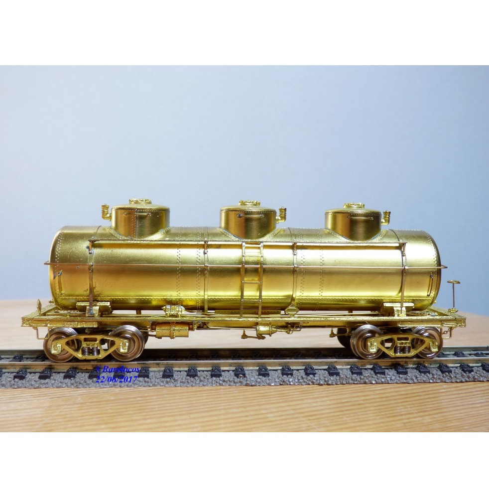 OVERLAND (OMI ) / AJIN   3132,  wagon citerne à bogies ( ACF Triple  Dome Tank Car )  8000 gallons  neuf    BO