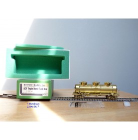 OVERLAND (OMI ) / AJIN   3132,  wagon citerne à bogies ( ACF Triple  Dome Tank Car )  8000 gallons  neuf    BO