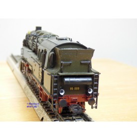 PIKO  ( pour Märklin )  50239, locomotive tender 151 T  série ( Br ) 95   DR     BO