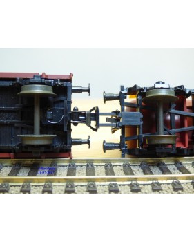 LILIPUT 810 50, boîte de 2  wagons Oelwehr, citerne et couvert à plate forme type Gklm    SBB   neuf    BO
