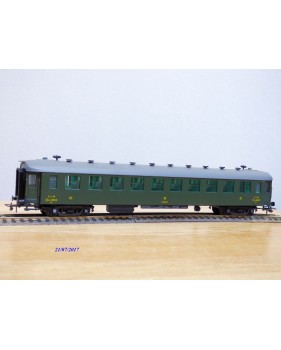 France Trains  240s,  voiture OCEM entièrement soudée 3 Cl. à portes sanitaires type C 10    PLM   neuf   BO