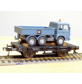 FLEISCHMANN  / WIKING  5219,  wagon plat chargé camion benne MAN  DB  BO