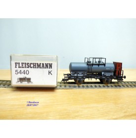 FLEISCHMANN 5440  K,  wagon citerne ancien  à plate forme de serre freins  I.G.Farben   DR  neuf    BO