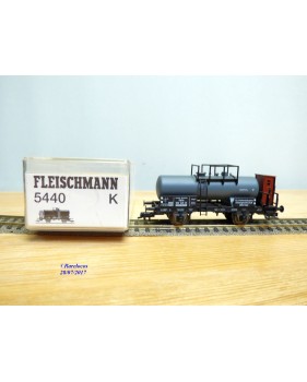 FLEISCHMANN 5440  K,  wagon citerne ancien  à plate forme de serre freins  I.G.Farben   DR  neuf    BO