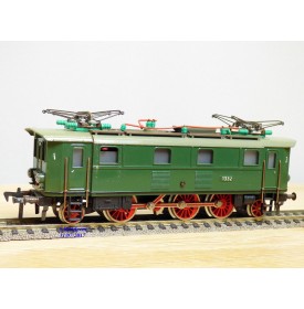 FLEISCHMANN  1332-2,  loco électrique 1C1 à bielles série E 32 DB 