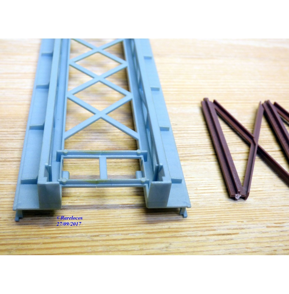 Lot De 38 Pièces Lima Pour Pont Ferroviaire (passage Supérieur/inférieur) - HO - Occasion Italie