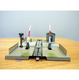 Märklin 457, passage à niveau mécanique avec feu rouge  BO