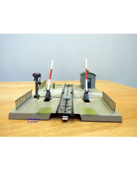 Märklin 457, passage à niveau mécanique avec feu rouge  BO