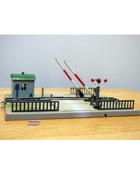 Märklin 457, passage à niveau mécanique avec feu rouge  BO