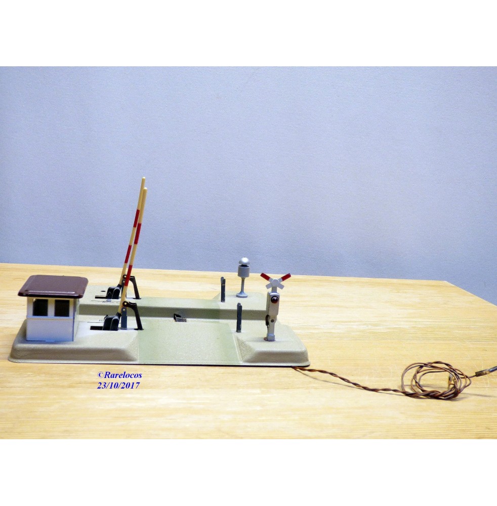 KIBRI   8/43/54 B, passage à niveau mécanique avec feux rouge 