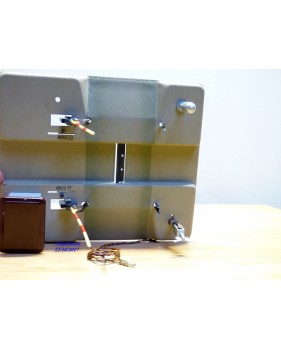 KIBRI   8/43/54 B, passage à niveau mécanique avec feux rouge 