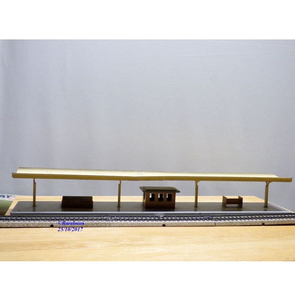 MÄRKLIN ancien 423,  quai de gare tout métal 