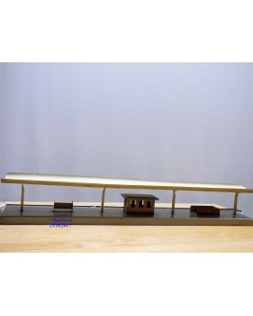 MÄRKLIN ancien 423,  quai de gare tout métal 