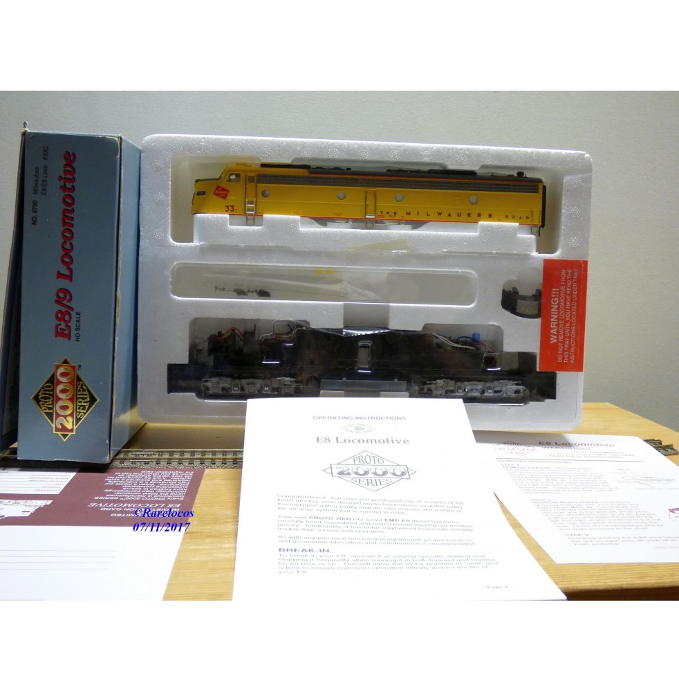 Life Like PROTO 2000 8700, loco EMD E8   N° 33C   MILWAUKEE    neuf  BO