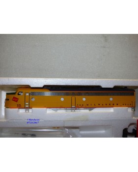 Life Like PROTO 2000 8700, loco EMD E8   N° 33C   MILWAUKEE    neuf  BO