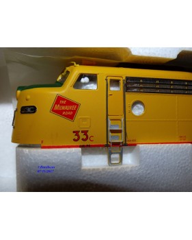Life Like PROTO 2000 8700, loco EMD E8   N° 33C   MILWAUKEE    neuf  BO