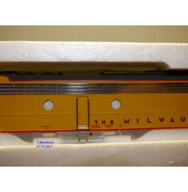 Life Like PROTO 2000 8700, loco EMD E8   N° 33C   MILWAUKEE    neuf  BO
