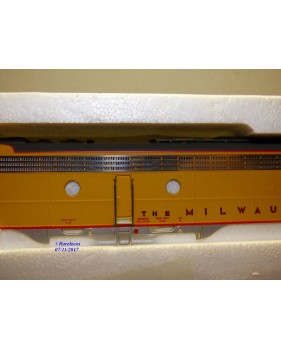 Life Like PROTO 2000 8700, loco EMD E8   N° 33C   MILWAUKEE    neuf  BO