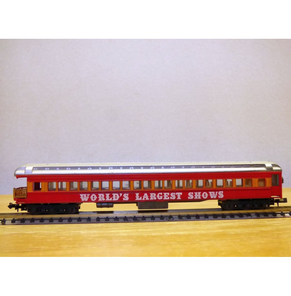 LIMA 380 / 8632, voiture de queue à plate forme d' observation (heavyweight  observation car )   World's largest shows    BO   N