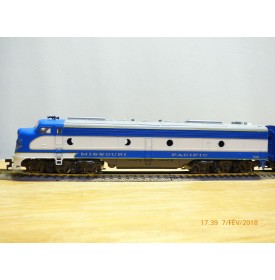 RIVAROSSI 1929 locos diesel EMD E8 IC BO