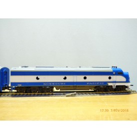 RIVAROSSI 1929 locos diesel EMD E8 IC BO