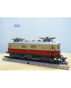 SWISSTOYS ( MÄRKLIN ) ???, motrice Bo Bo  Re 4/4 TEE ( base RET 800 )