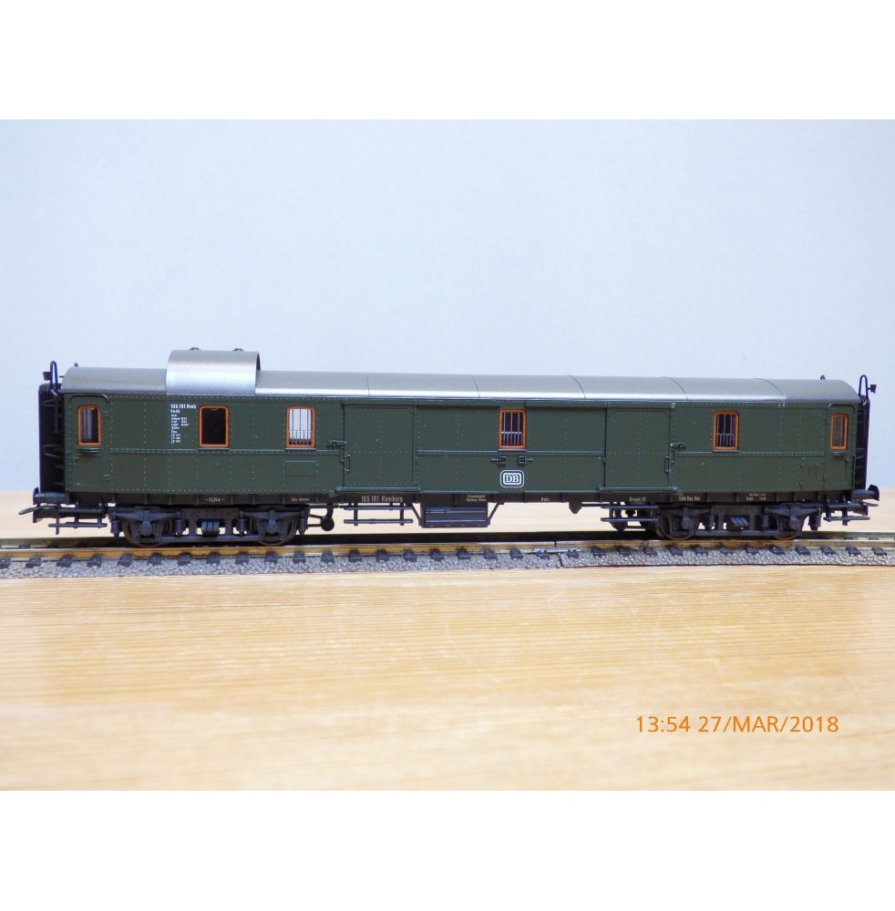 ROCO 4220S,   fourgon grandes lignes   type Pw4ü  dit Hecht / brochet   DB   neuf      BO