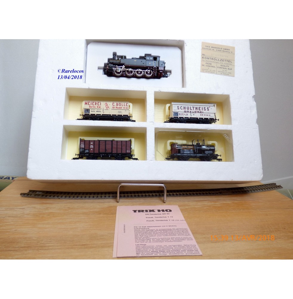 TRIX International  21213, coffret locotender T 13  ( Br 92 )  et 4 wagons KPEV   BO