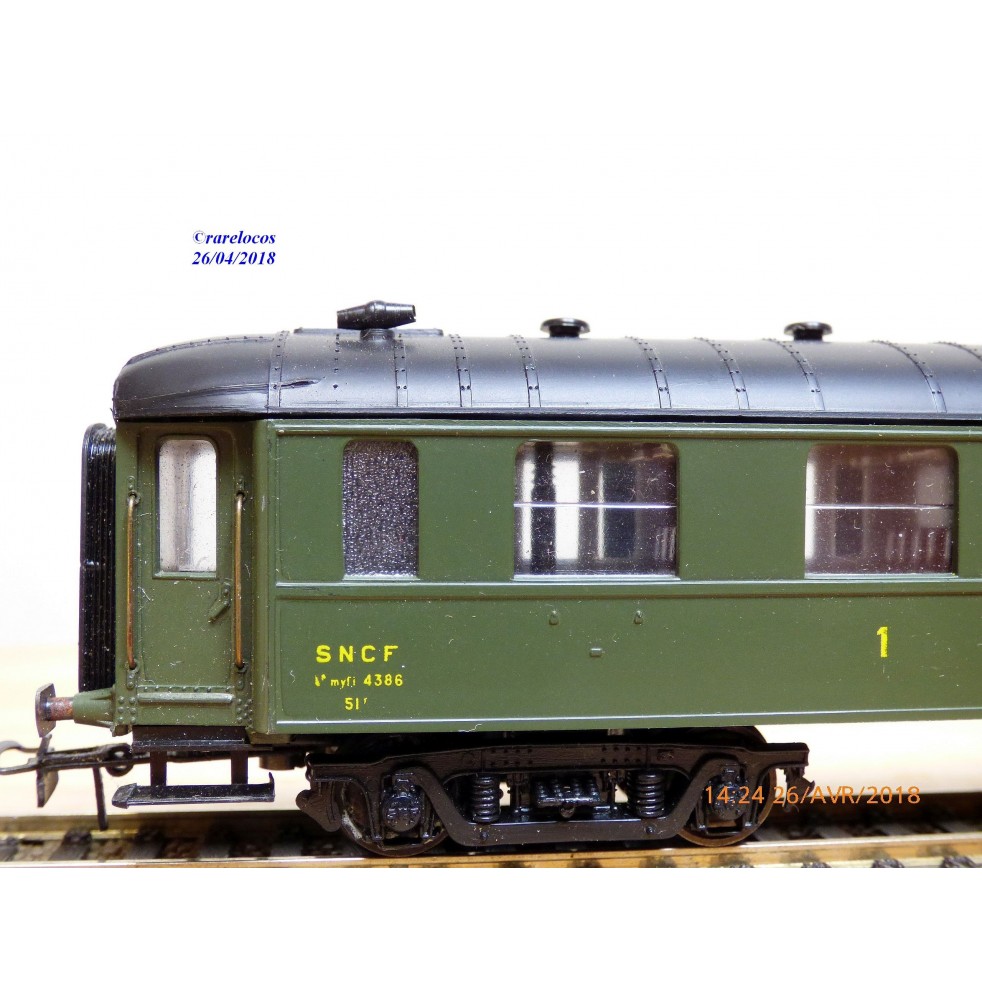 Voiture SNCF France Trains HO 226 - OCEM Flancs Lisses 3e Classe N°12661, Verte