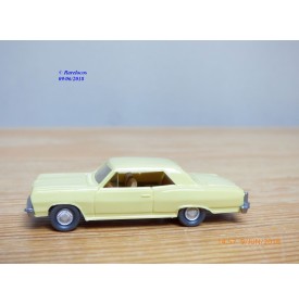 WIKING  22m ,  Chevrolet 22 m  jaune paille    1/87   HO