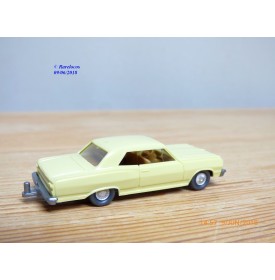 WIKING  22m ,  Chevrolet 22 m  jaune paille    1/87   HO