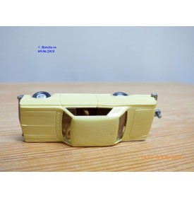 WIKING  22m ,  Chevrolet 22 m  jaune paille    1/87   HO