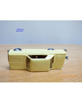 WIKING  22m ,  Chevrolet 22 m  jaune paille    1/87   HO