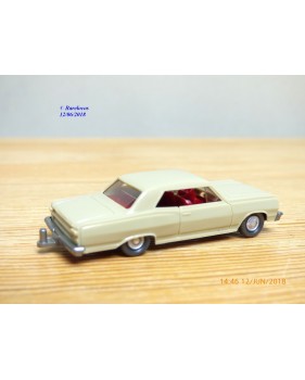 WIKING  22m ,  Chevrolet 22 m  beige  1/87   HO