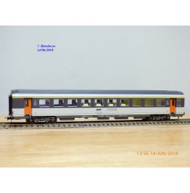 ROCO 04299,  voiture UIC 1 ére classe  A 10 tu  dite Corail     BO