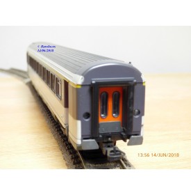 ROCO 04299,  voiture UIC 1 ére classe  A 10 tu  dite Corail     BO
