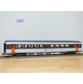 ROCO 04299,  voiture UIC 1 ére classe  A 10 tu  dite Corail     BO