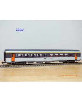 ROCO 04299,  voiture UIC 1 ére classe  A 10 tu  dite Corail     BO