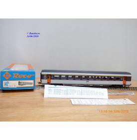 ROCO 04299,  voiture UIC 1 ére classe  A 10 tu  dite Corail     BO