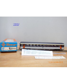 ROCO 04299,  voiture UIC 1 ére classe  A 10 tu  dite Corail     BO