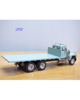 SMITH AUTOMODELS ???, camion plateau 4*6  MACK  gris  neuf  BO