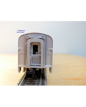 RIVAROSSI  véro 6711, voiture grandes lignes   ( corrugated  side coach   )   N° 2911   NYC   Neuf   BO