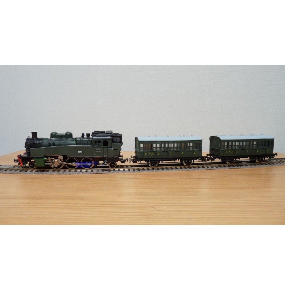 PIKO  0723,  coffret 131T ETAT et 2 voitures SNCF BO 