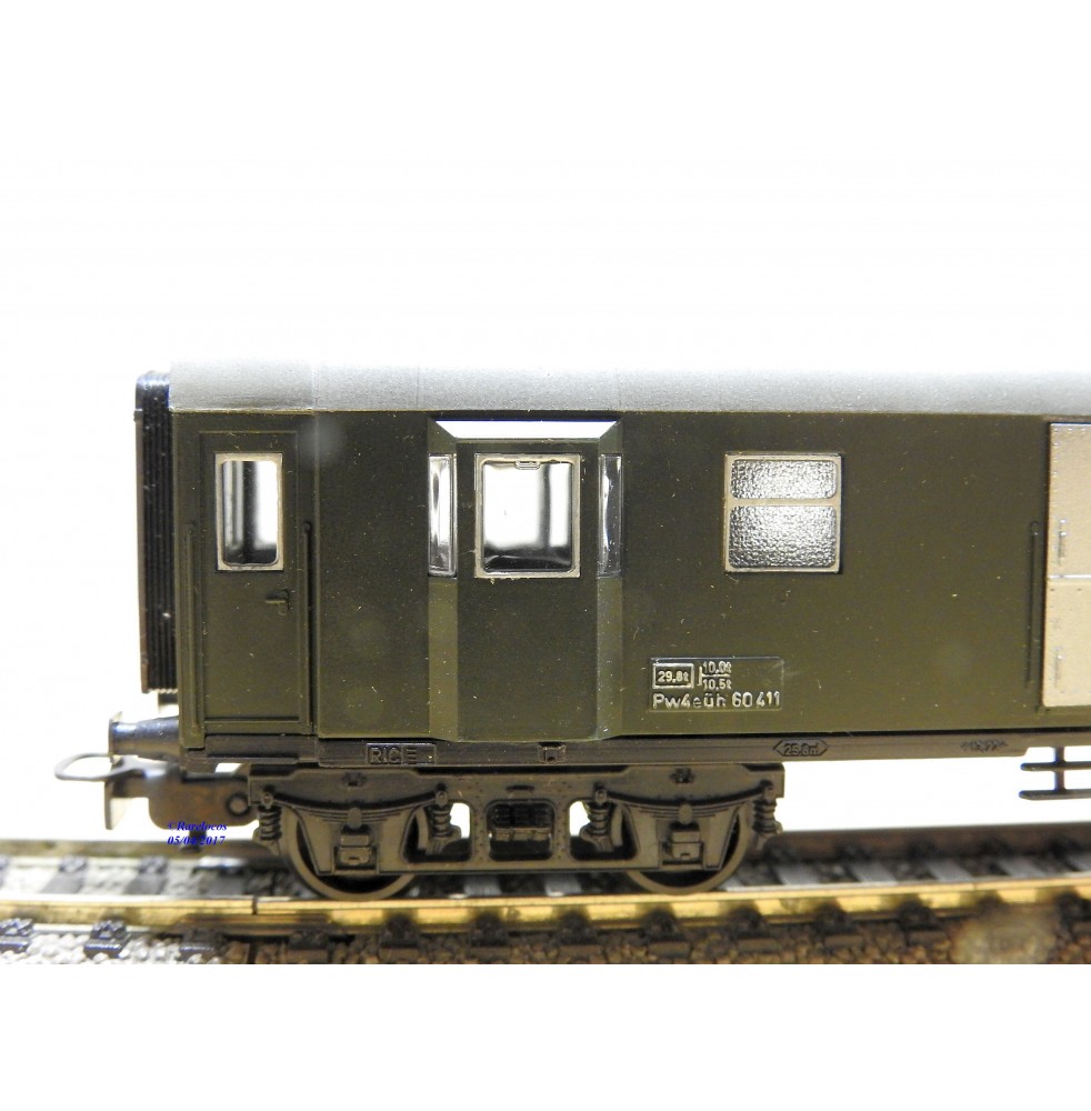 France Trains 259 , fourgon grandes lignes à rivets à guérite
