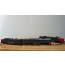 KEY Imports Custom Ser 83, locos diesel ALCO type PA3 et PB3 SP Bloody nose BO