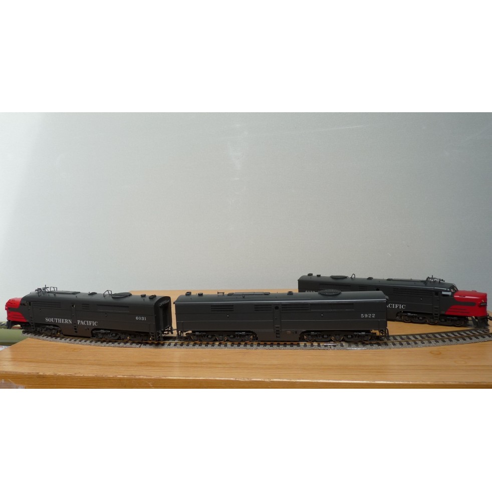 KEY Imports Custom Ser 83, locos diesel ALCO type PA3 et PB3 SP Bloody nose BO