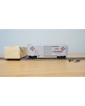 LILIPUT 252 32,  wagon couvert ( boxcar ) ERIE LACKAWANNA  BO