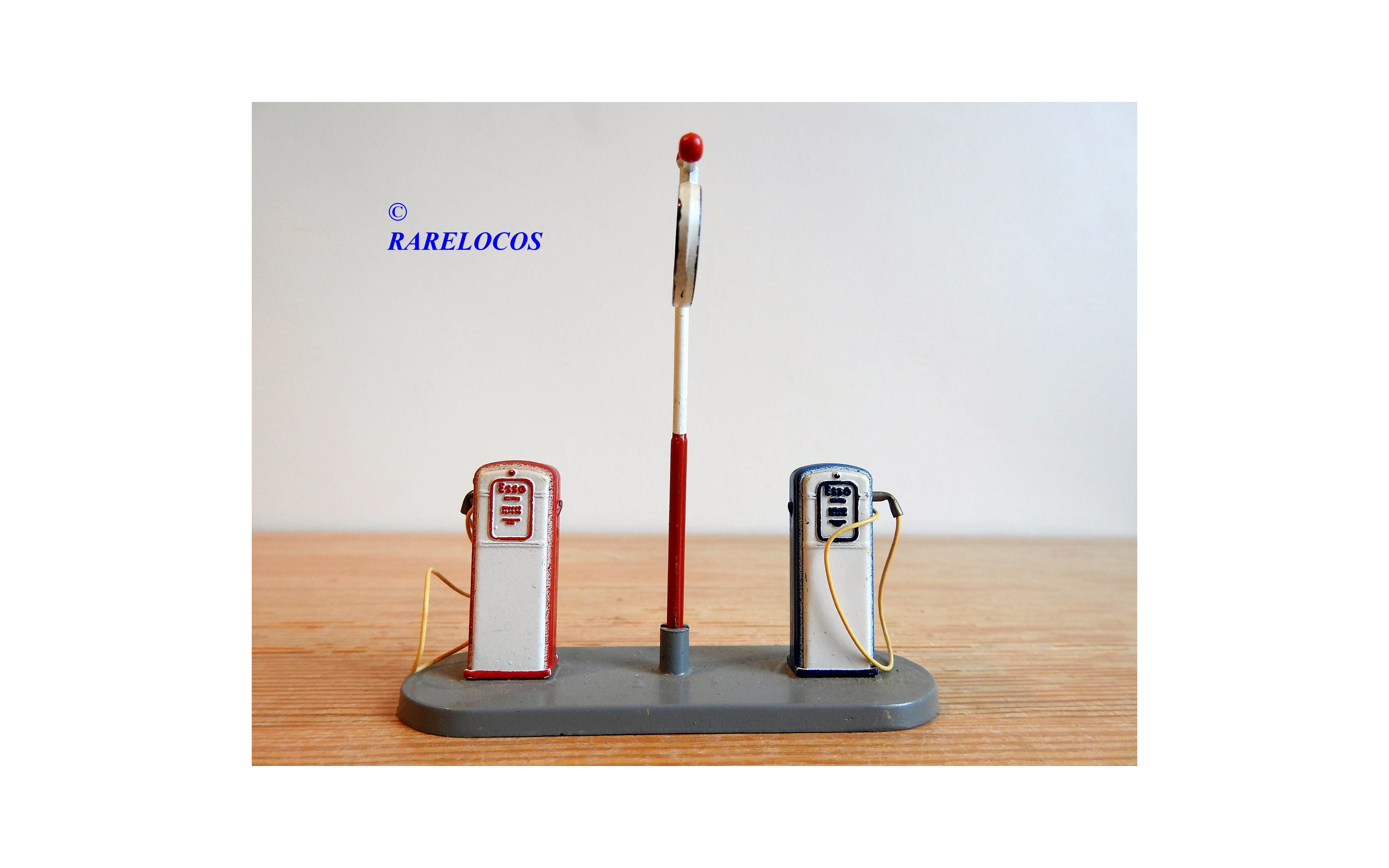 Recuperer Les Pieces Detachees Au Poste De Ravitaillement Dinky Toys 49 D 592, poste de ravitaillement neuf BO